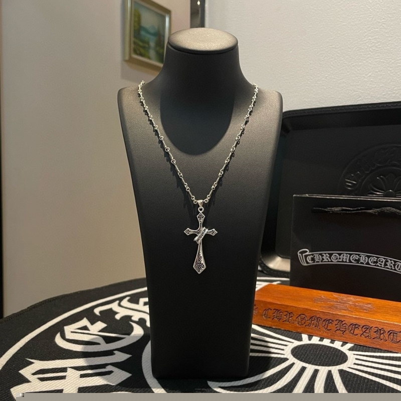 Ch**me He**ts necklaces
